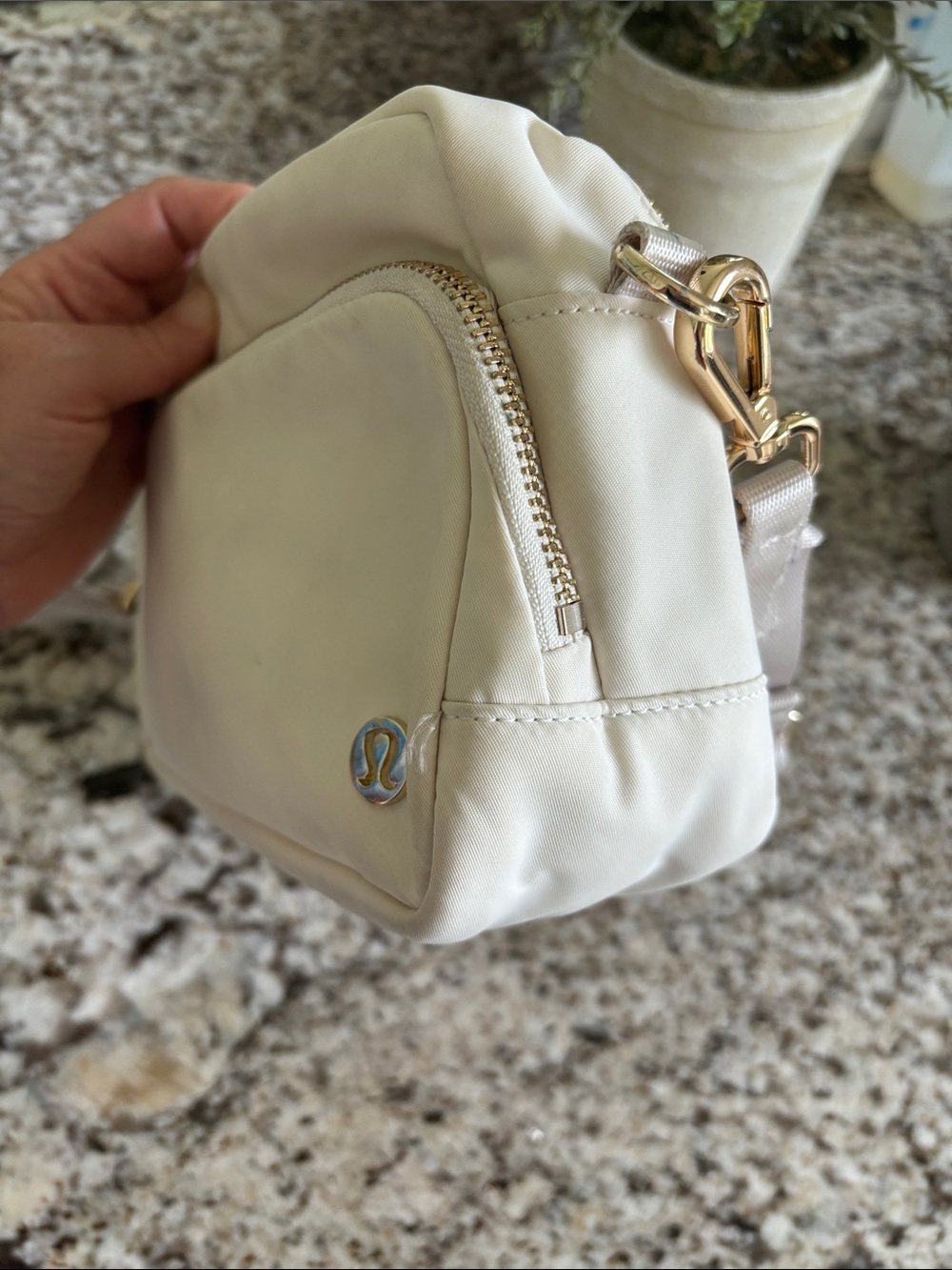 lululemon athletica everywhere crossbody bag 3L - Picture 10 of 11